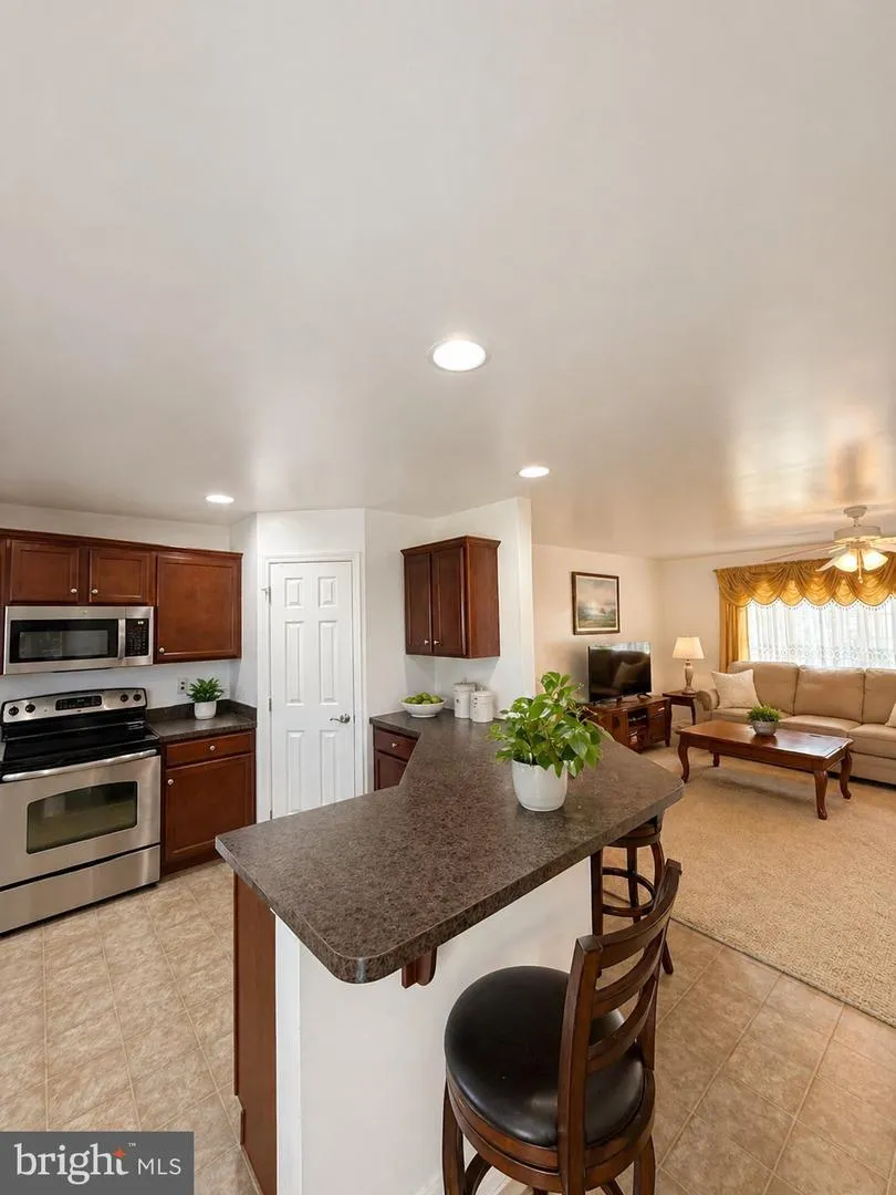 852 WALNUT CREST DRIVE Lebanon, PA 17046