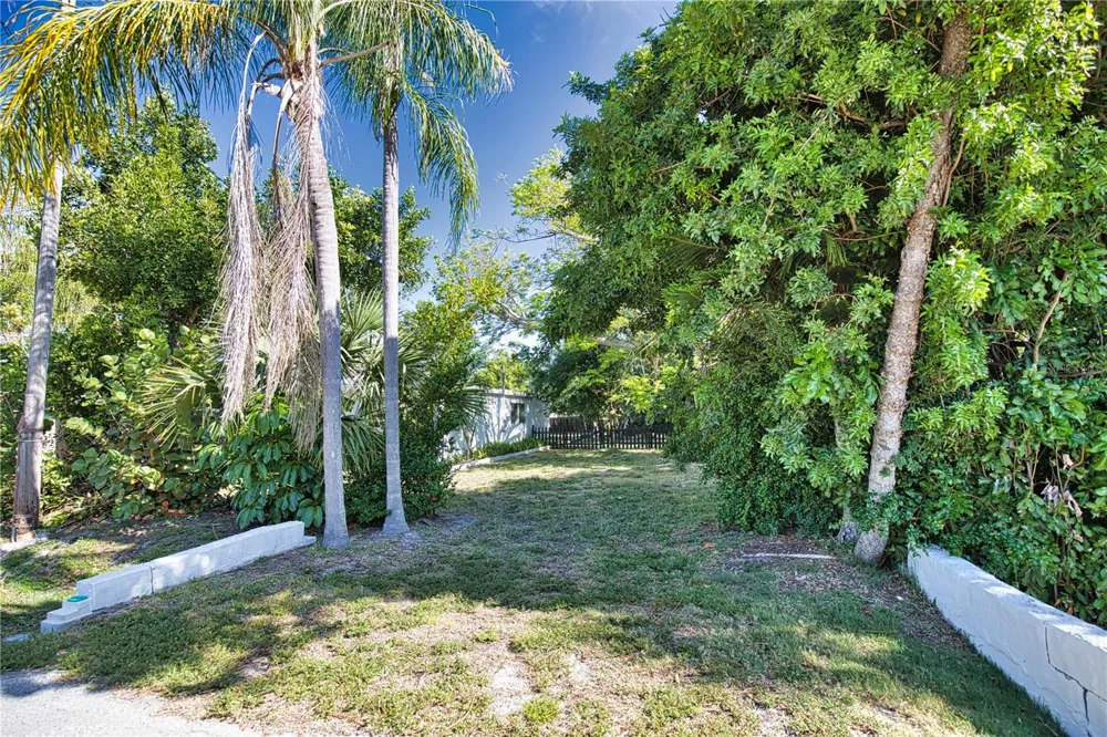 650 EDWARDS STREET Englewood, FL 34223