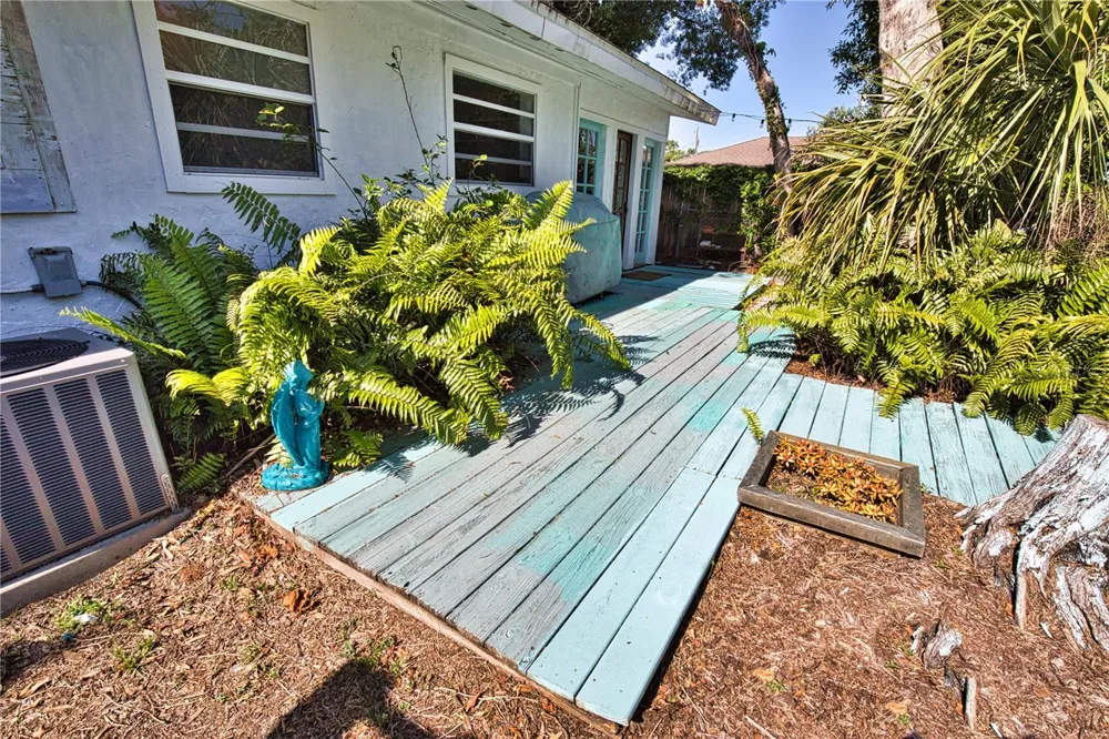 650 EDWARDS STREET Englewood, FL 34223