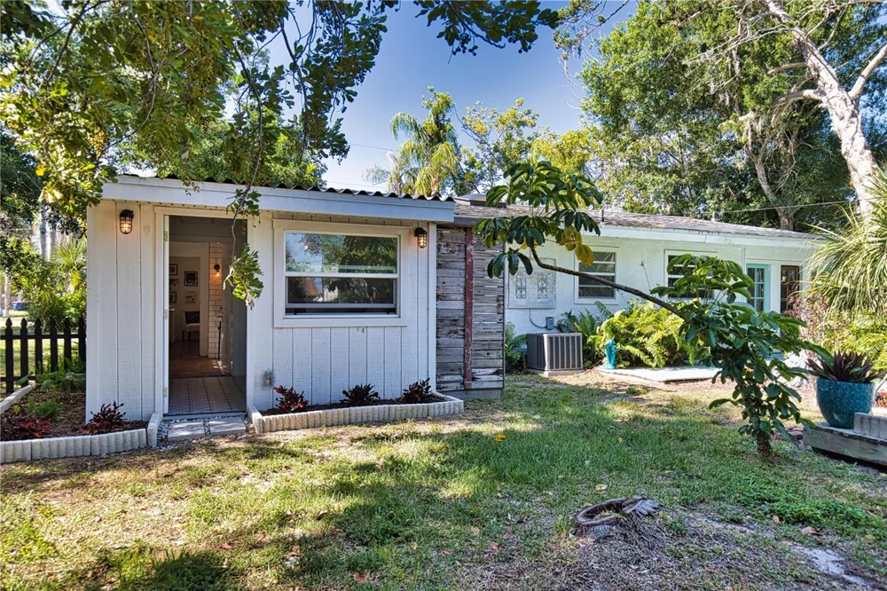 650 EDWARDS STREET Englewood, FL 34223