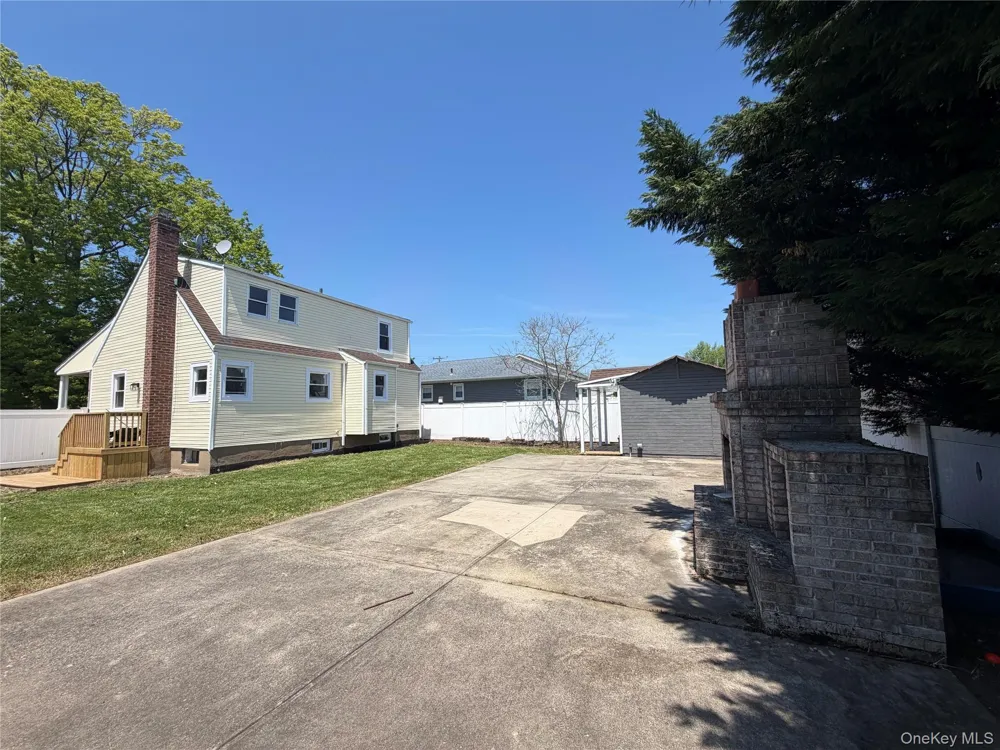 2303 Pine Street Seaford, NY 11783