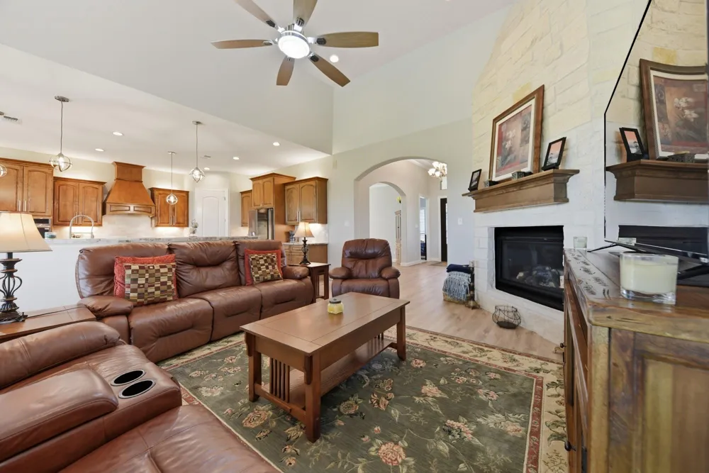 10418 Zaruba Sealy, TX 77474