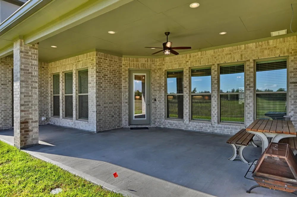 10418 Zaruba Sealy, TX 77474