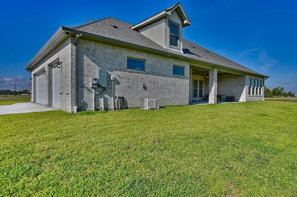 10418 Zaruba Sealy, TX 77474