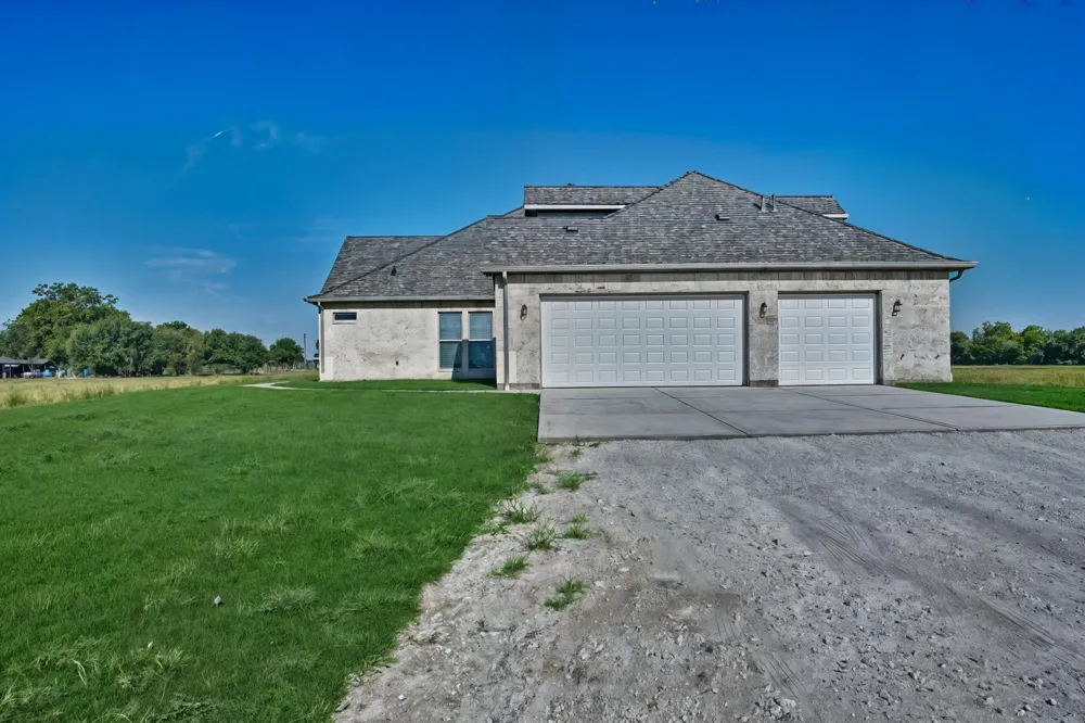 10418 Zaruba Sealy, TX 77474