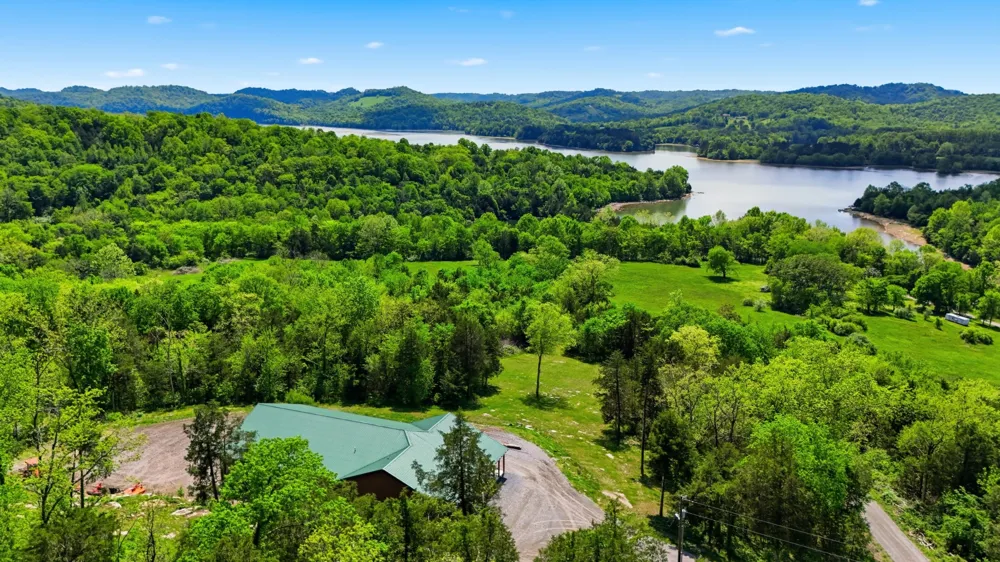 2699 Brooks Bend Ln Gainesboro, TN 38562