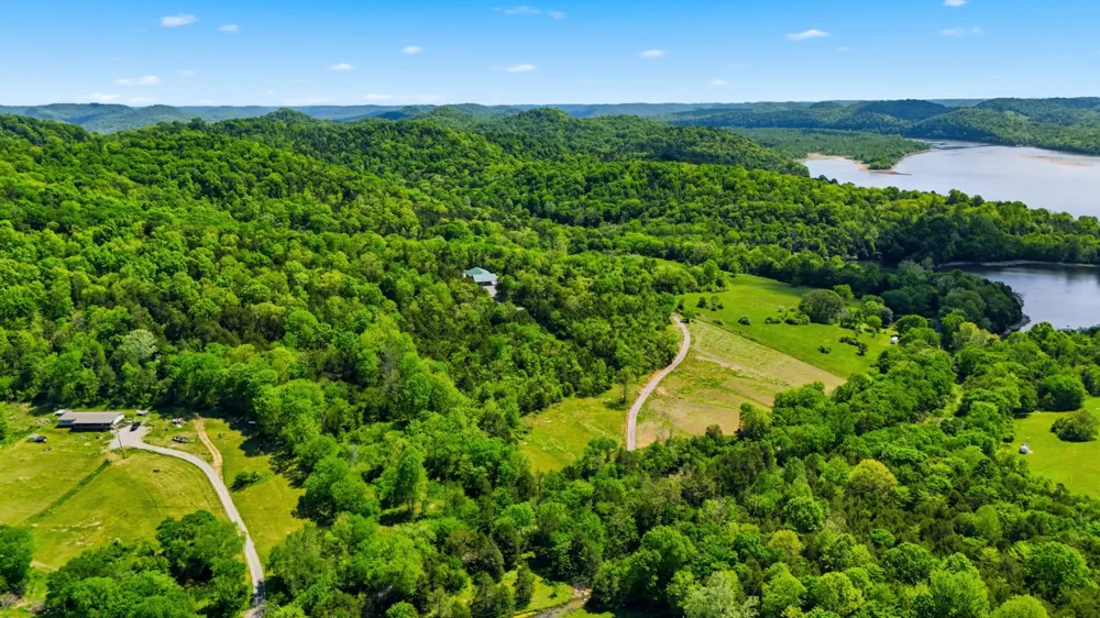 2699 Brooks Bend Ln Gainesboro, TN 38562