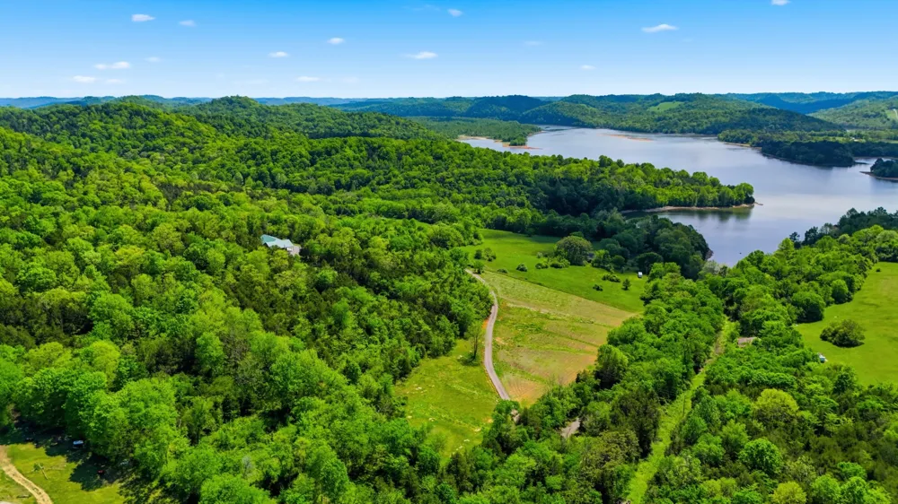 2699 Brooks Bend Ln Gainesboro, TN 38562