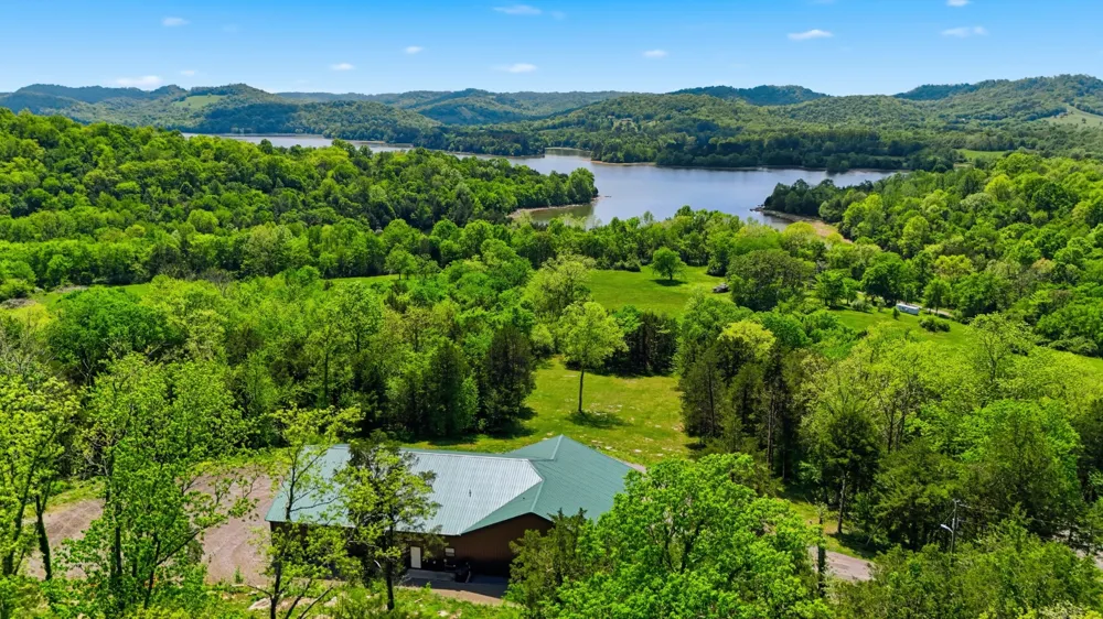 2699 Brooks Bend Ln Gainesboro, TN 38562