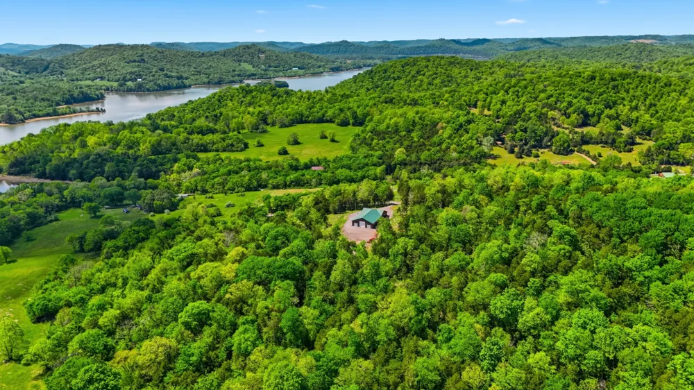 2699 Brooks Bend Ln Gainesboro, TN 38562