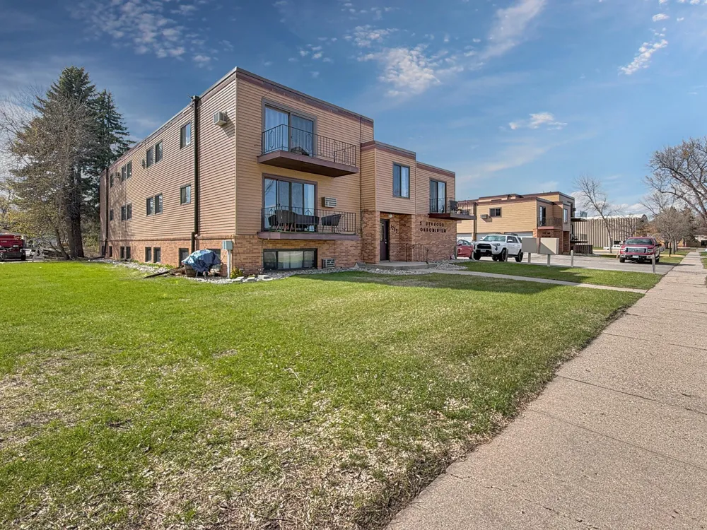 1225 7th Street S #4 Moorhead, MN 56560