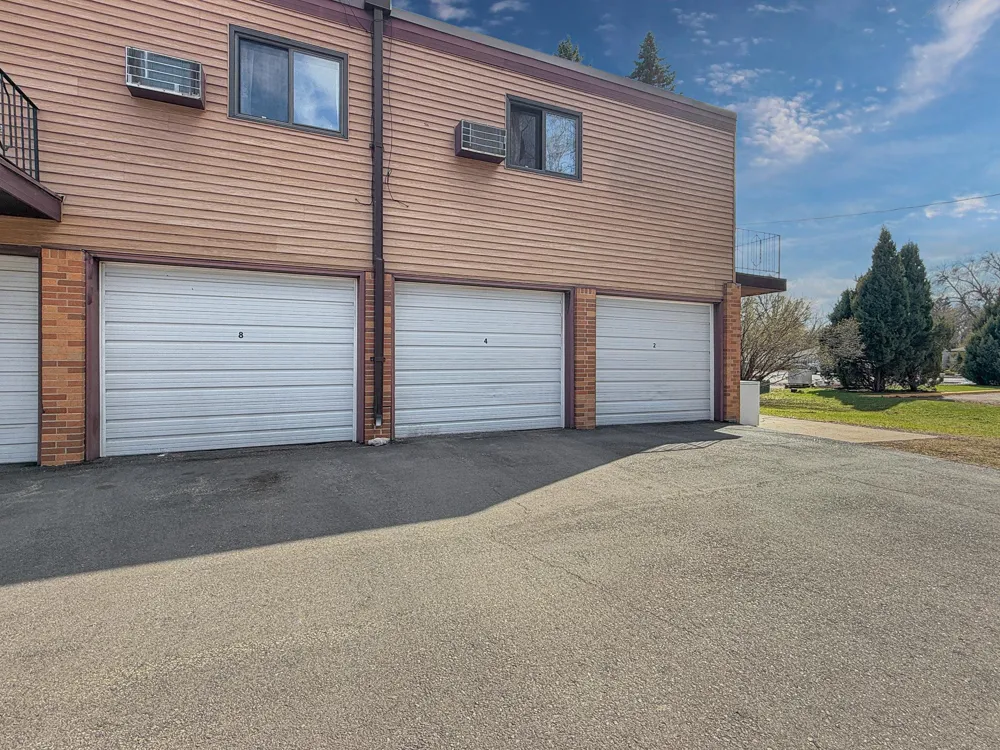 1225 7th Street S #4 Moorhead, MN 56560