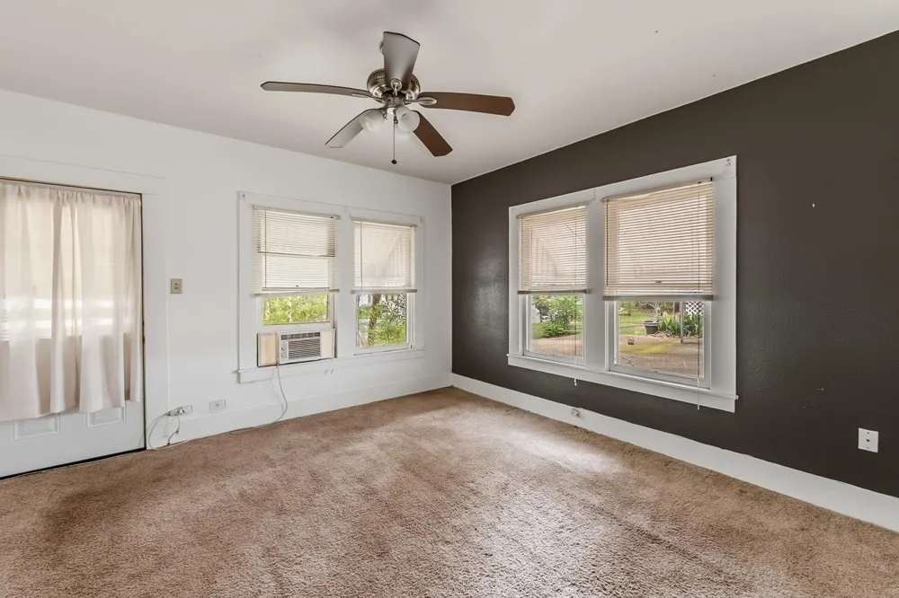 1207 21st Street Huntsville, TX 77340
