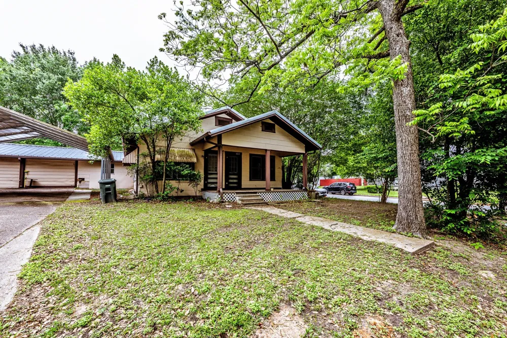 1207 21st Street Huntsville, TX 77340