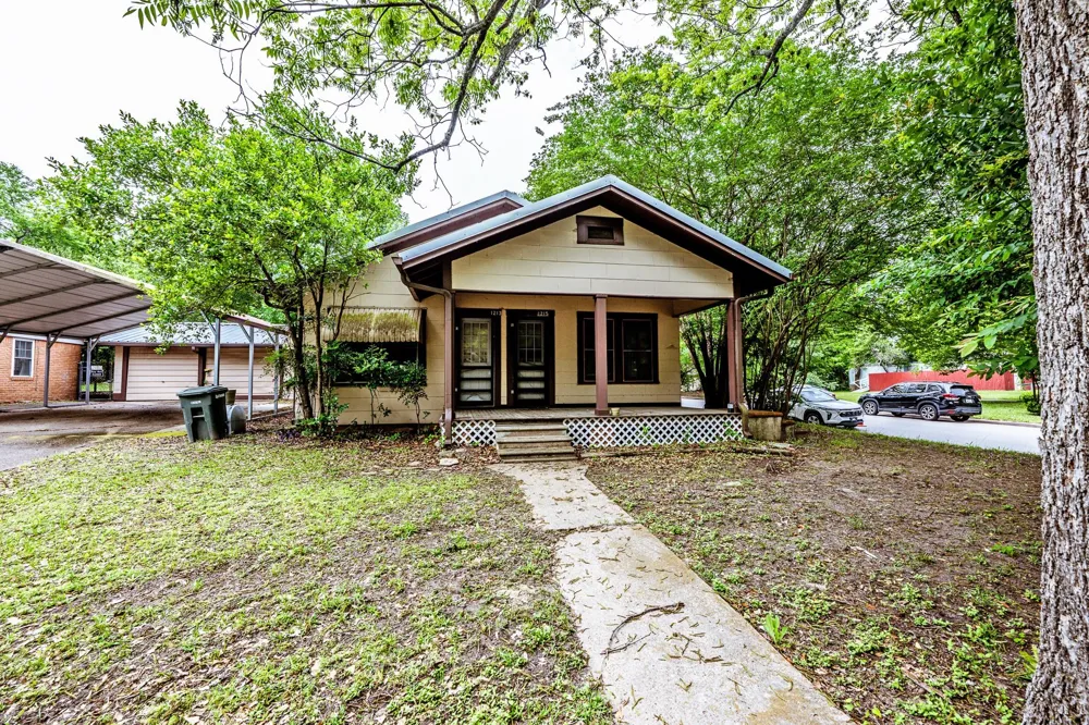 1207 21st Street Huntsville, TX 77340