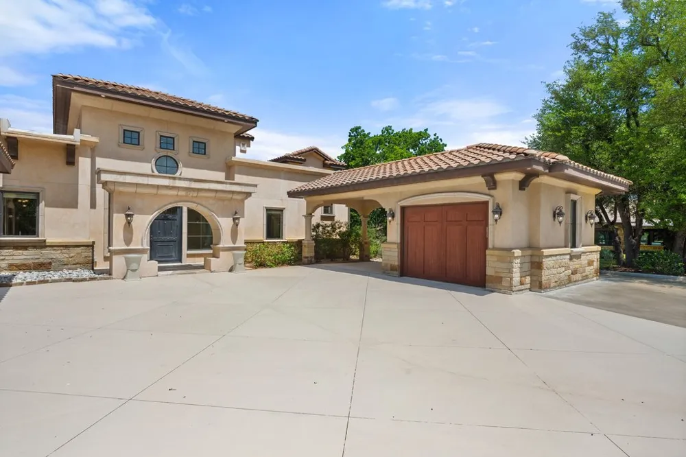 102 Long Point Cove Georgetown, TX 78628