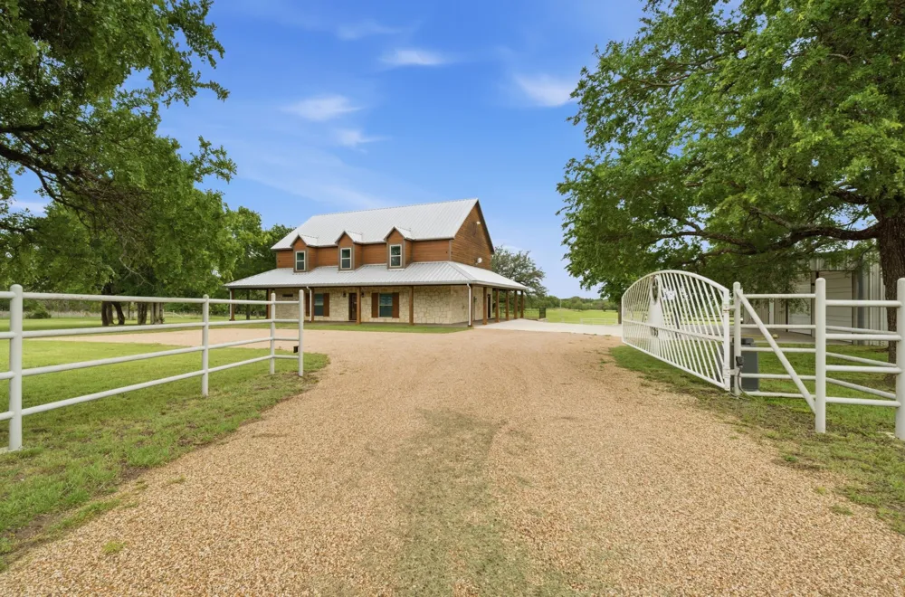 1632 County Road 4125 Iredell, TX 76649