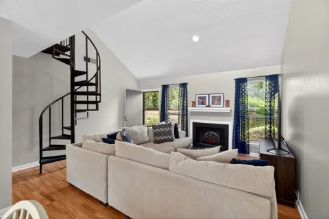 946 Old Fountain Ct
