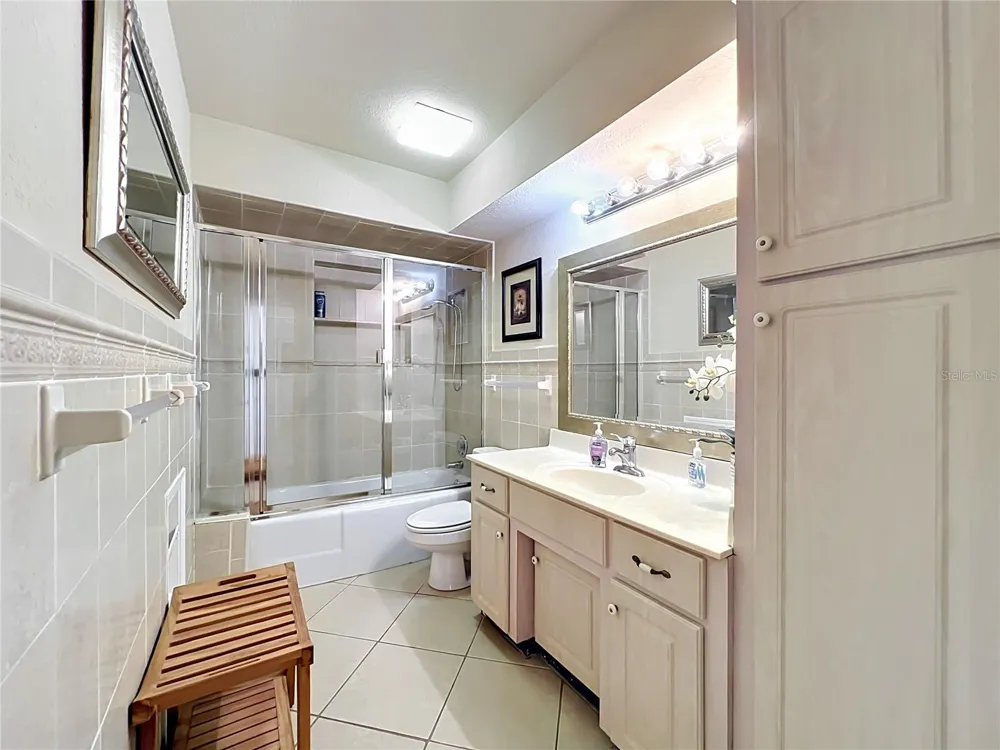2404 LAUDERDALE COURT Orlando, FL 32805