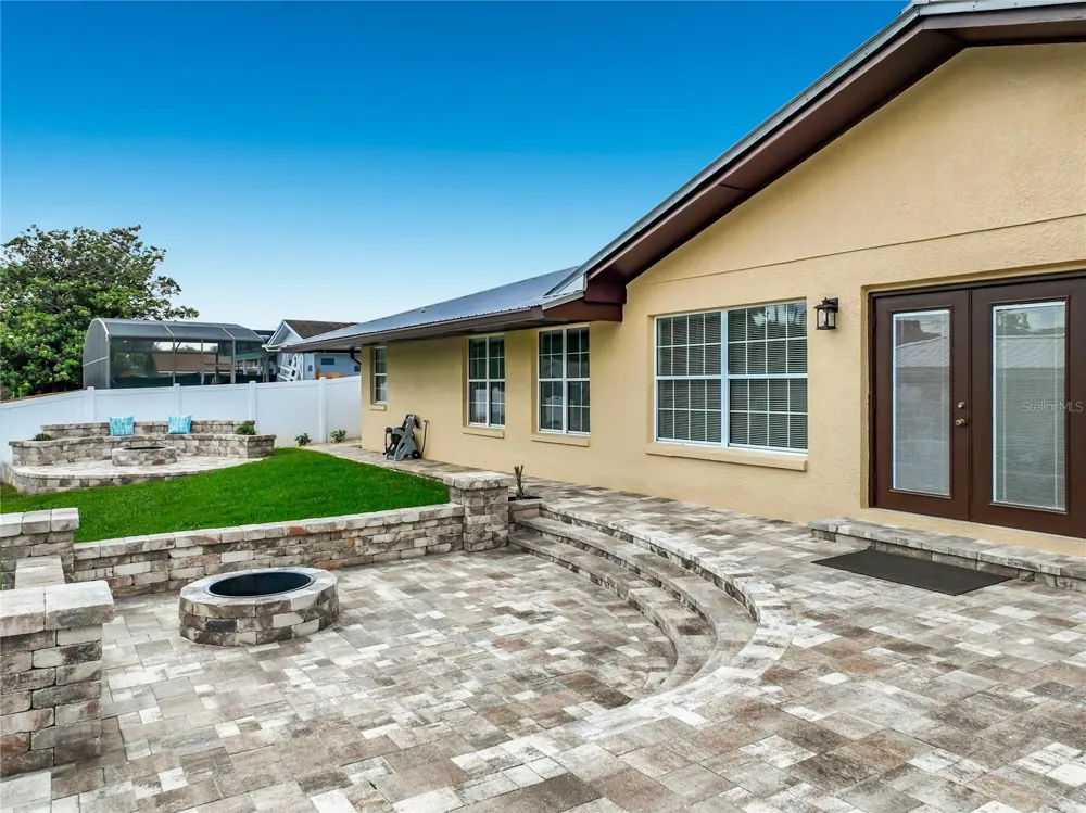 2404 LAUDERDALE COURT Orlando, FL 32805