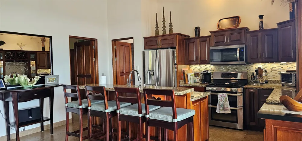 Exceptional Ocean, Jungle and Mountain Views! Out of State, OS 60504