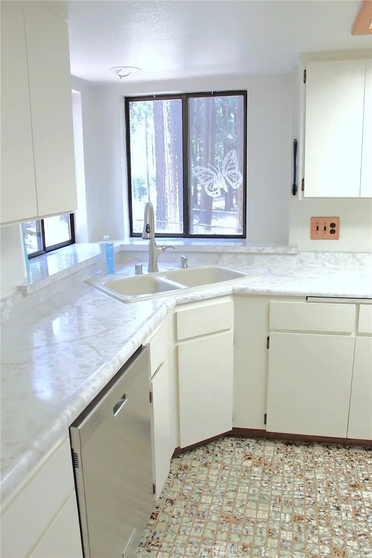 14334 Sinclair Magalia, CA 95954