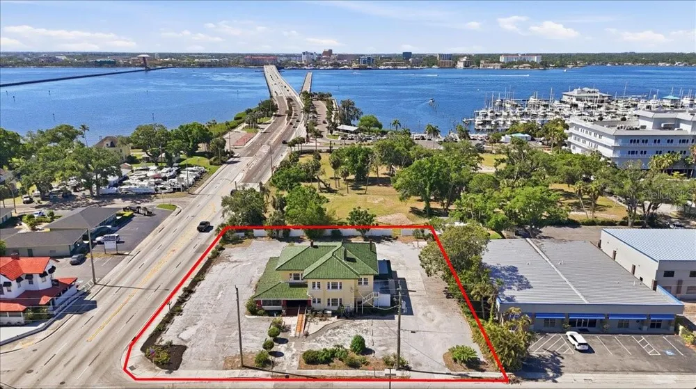 337 8TH AVENUE W Palmetto, FL 34221