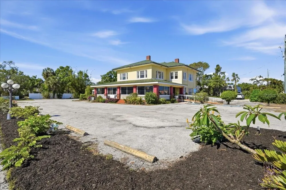337 8TH AVENUE W Palmetto, FL 34221