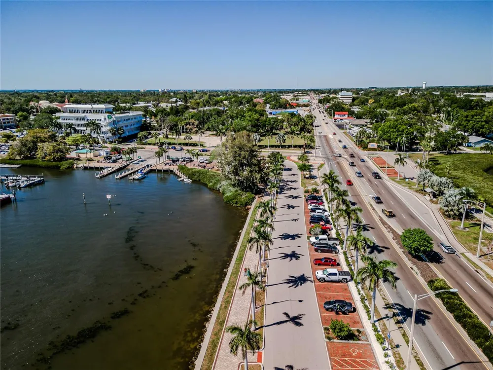 337 8TH AVENUE W Palmetto, FL 34221