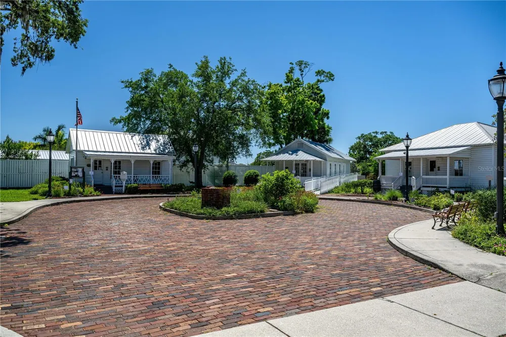 337 8TH AVENUE W Palmetto, FL 34221