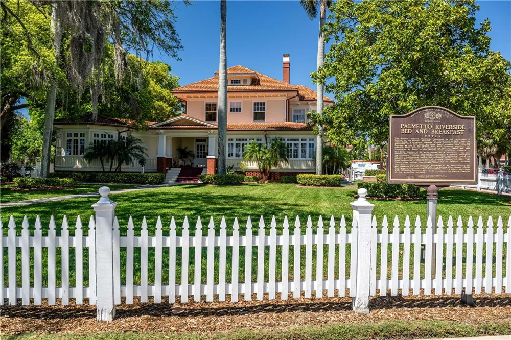 337 8TH AVENUE W Palmetto, FL 34221