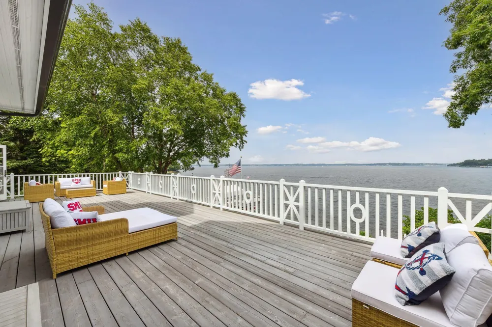 20100 Lakeview Avenue Deephaven, MN 55331