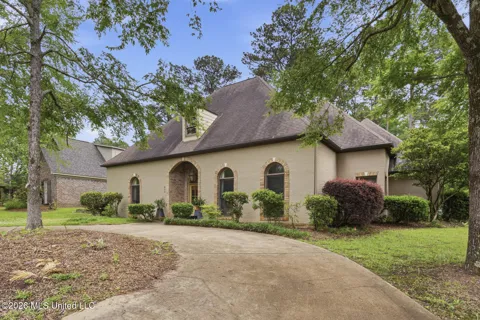 610 Abbots Lane