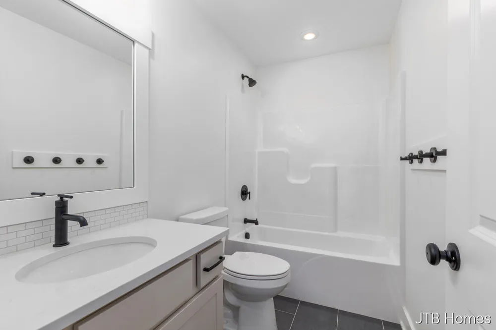 4873 Duttonvale Drive SE #7 Caledonia, MI 49316