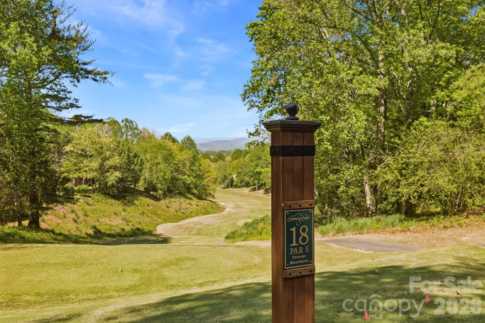3509 Mountain Top Way Hendersonville, NC 28739