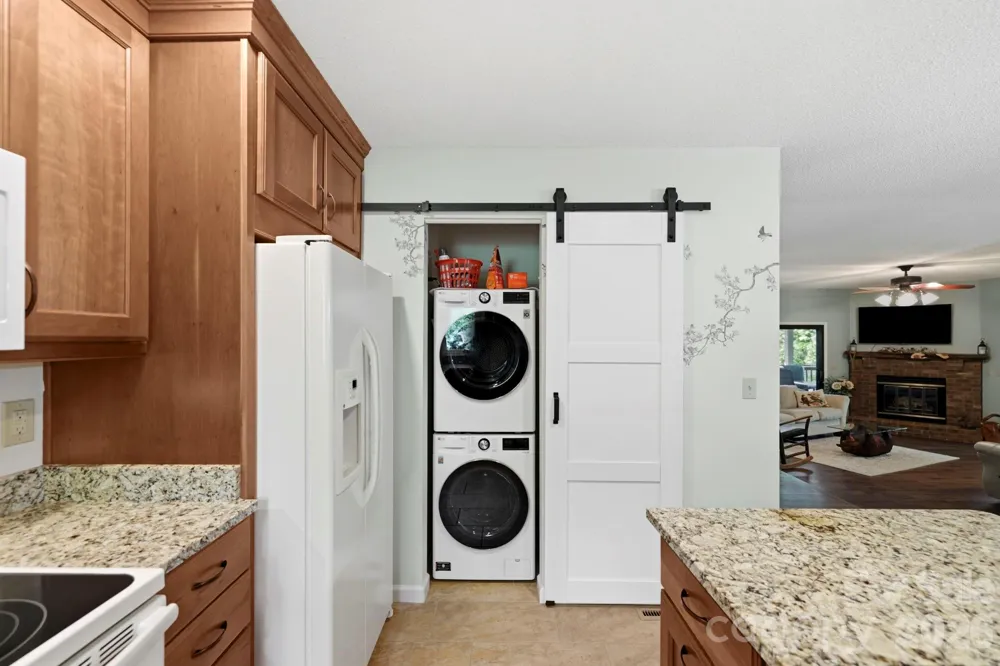 3509 Mountain Top Way Hendersonville, NC 28739