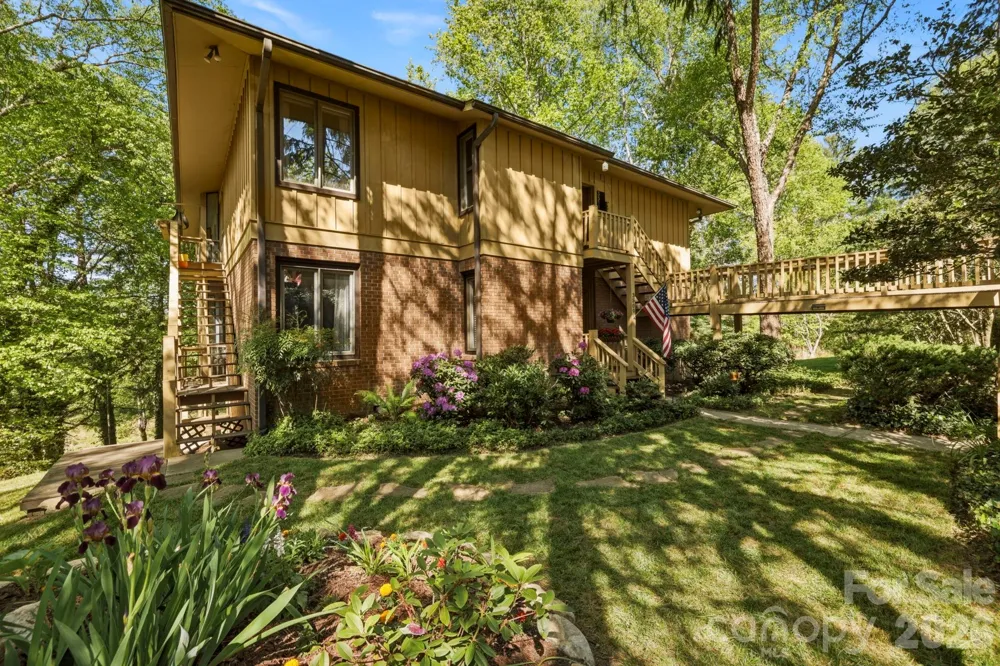 3509 Mountain Top Way Hendersonville, NC 28739