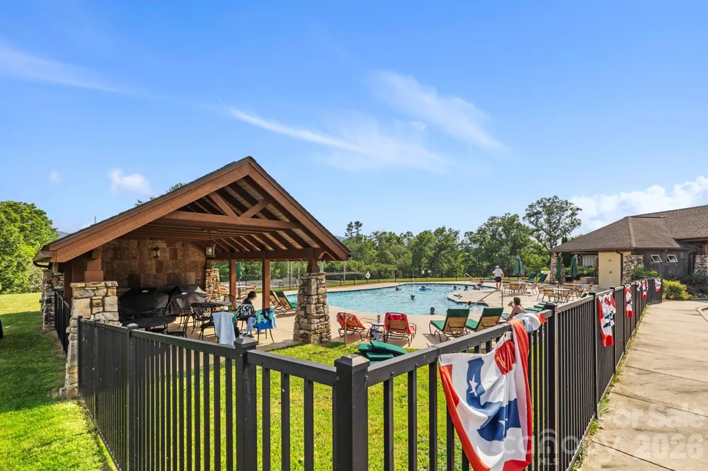 3509 Mountain Top Way Hendersonville, NC 28739