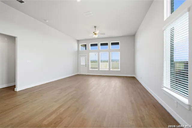 212 Ednie Ln Mico, TX 78056