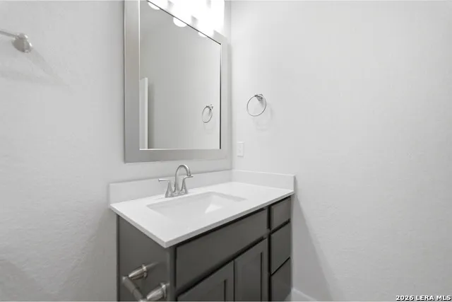 212 Ednie Ln Mico, TX 78056