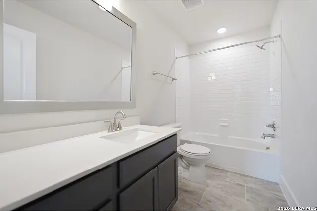 212 Ednie Ln Mico, TX 78056