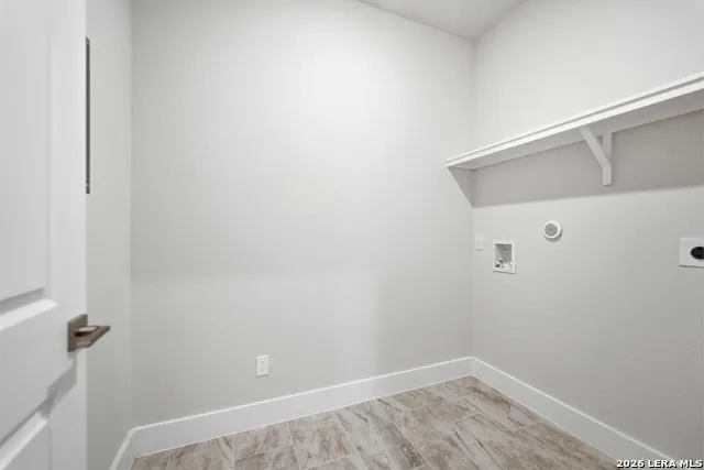 212 Ednie Ln Mico, TX 78056