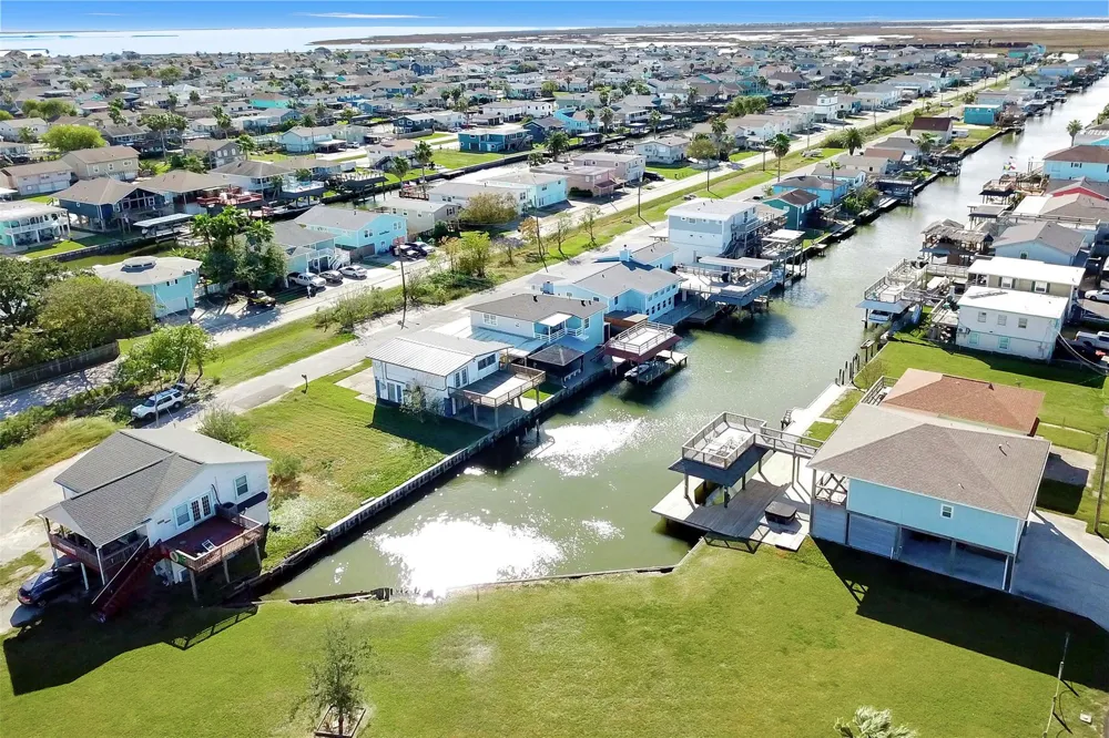 74 Bayou Vista Dr Bayou Vista, TX 77563
