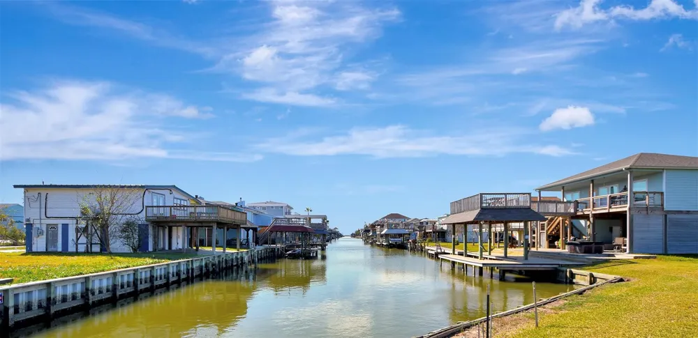 74 Bayou Vista Dr Bayou Vista, TX 77563