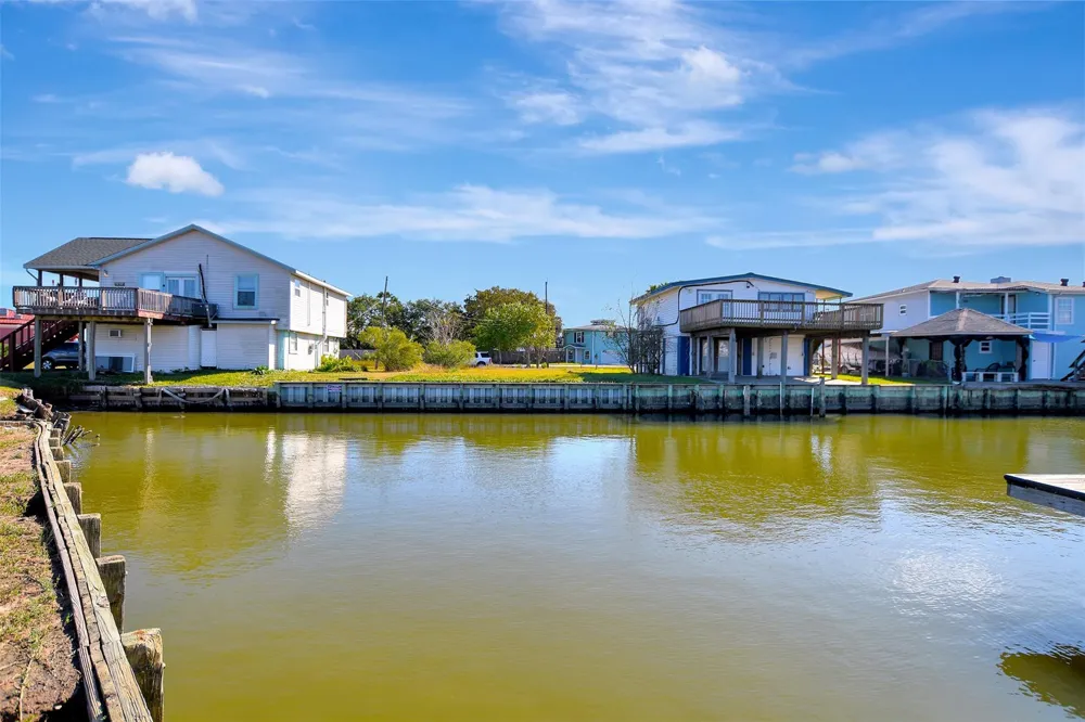 74 Bayou Vista Dr Bayou Vista, TX 77563