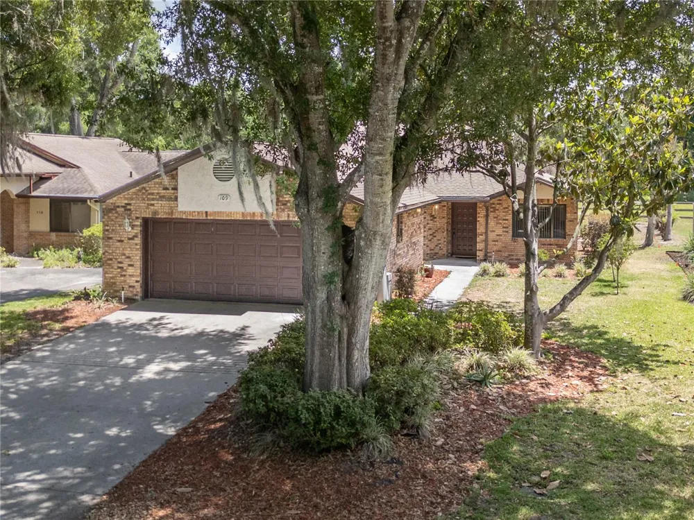 109 WATERWOOD DRIVE Yalaha, FL 34797
