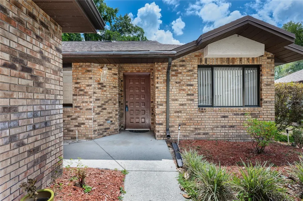 109 WATERWOOD DRIVE Yalaha, FL 34797