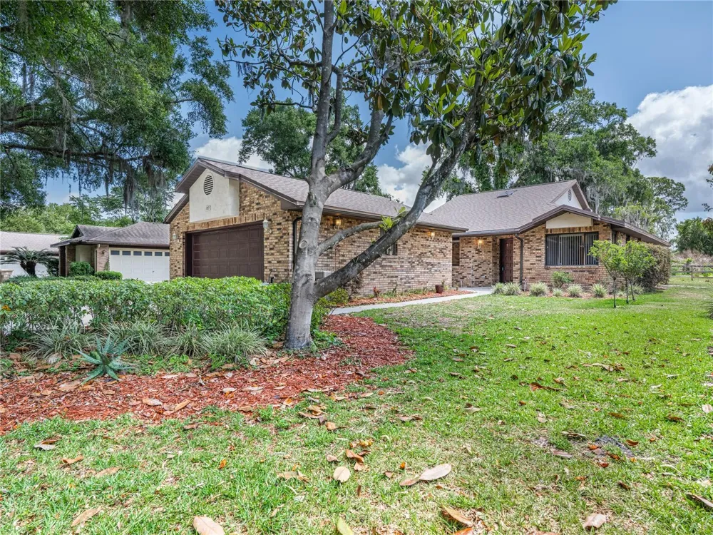 109 WATERWOOD DRIVE Yalaha, FL 34797