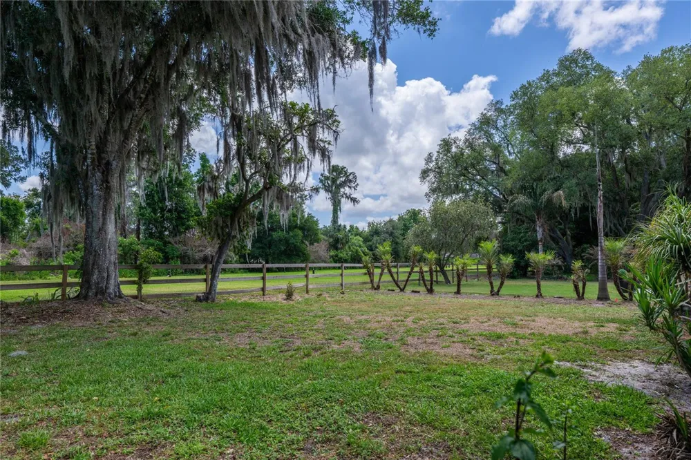 109 WATERWOOD DRIVE Yalaha, FL 34797