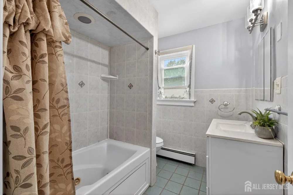 2 Lillian Terrace Woodbridge Proper, NJ 07095